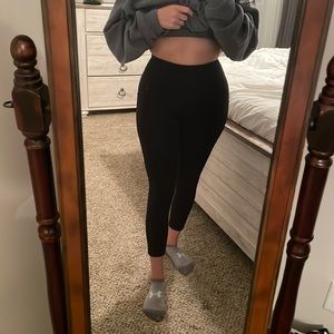 Lulu leggings black size 6